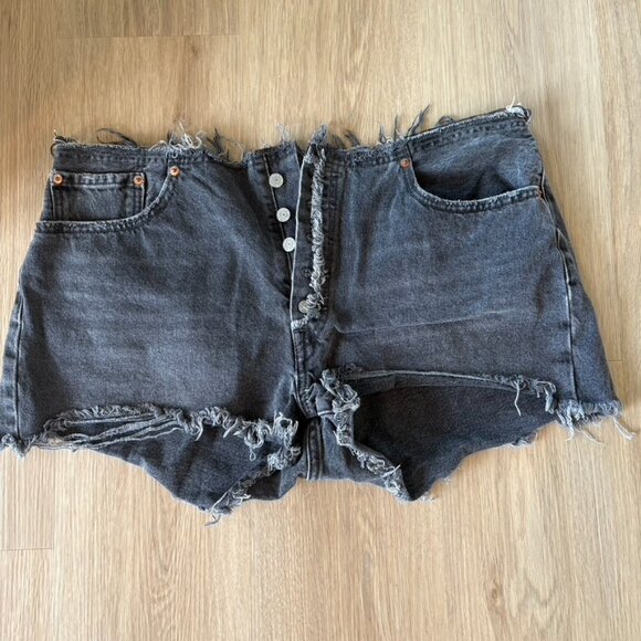 Levi’s high rise faded black raw hem button fly shorts 34" - Picture 1 of 7